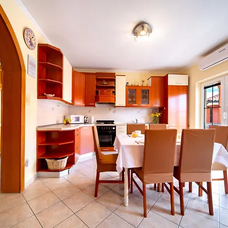 Kastell-2 By Interhome Apartmán