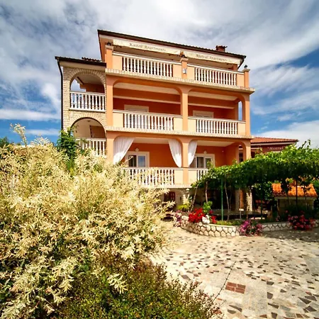 Apartamento Kastell-2 By Interhome